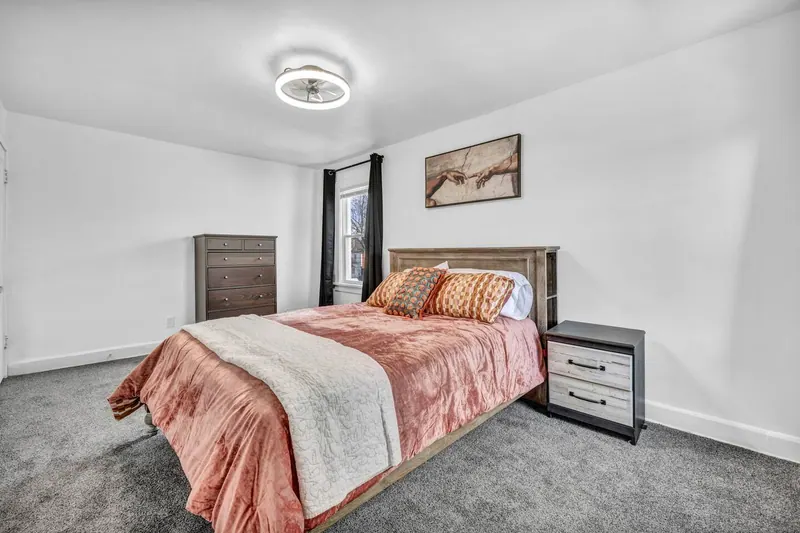 Bedroom with a plank headboard and a chest of drawers beside it